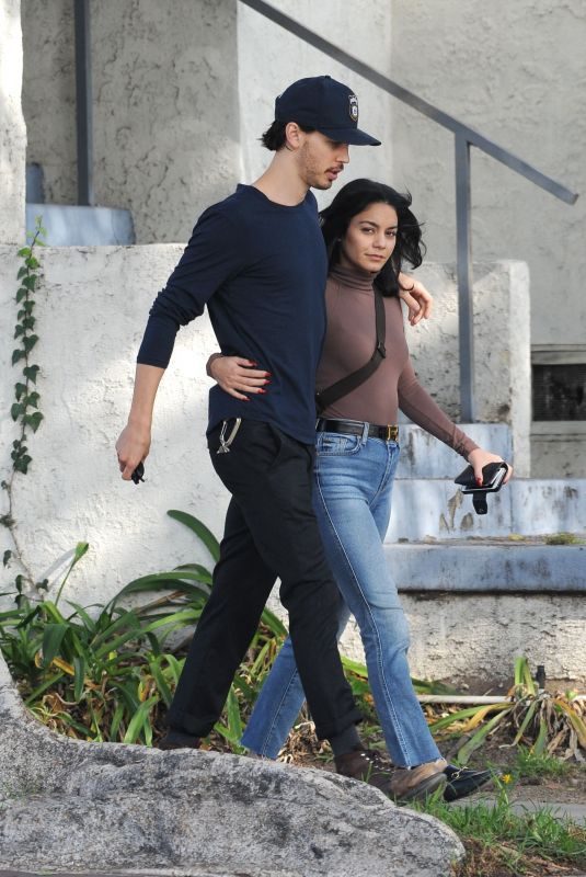 VANESSA HUDGENS Out for Breakfast in Los Angeles 12/23/2018