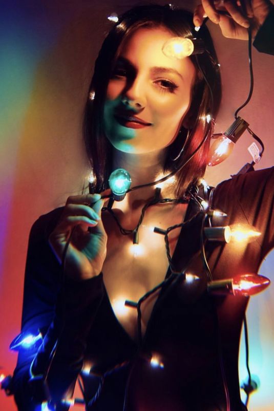 VICTORIA JUSTICE - Holiday Lights, Instagram Pictures