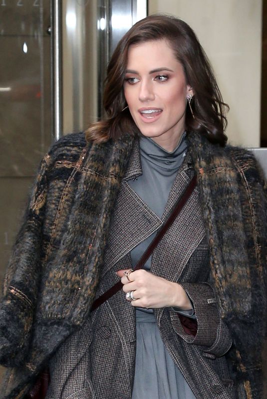 ALLISON WILLIAMS Leaves SiriusXM Radio in New York 01/07/2019