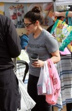 AMERICA FERRERA Shopping at Farmer