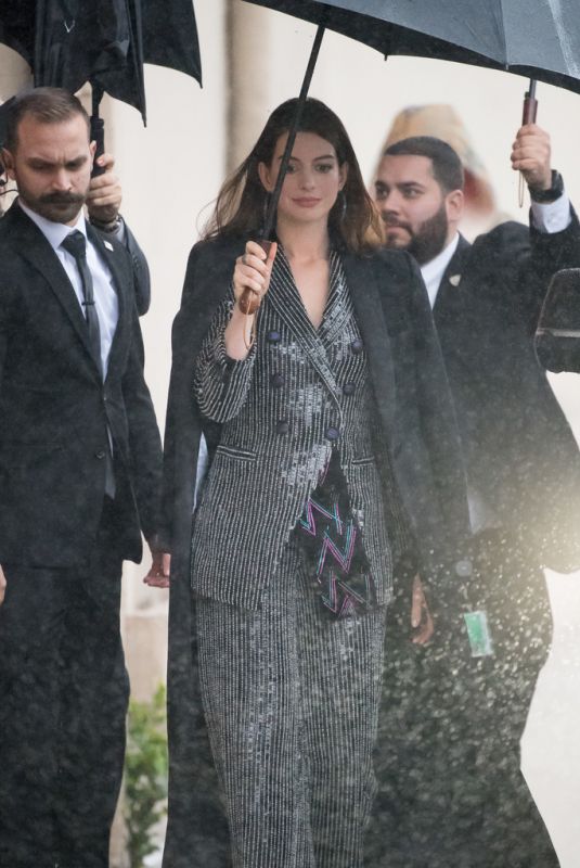 ANNE HATHAWAY Arrives at Jimmy Kimmel Live in Hollywood 01/14/2019