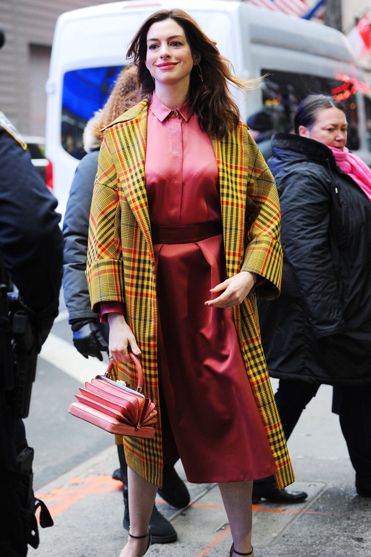 ANNE HATHAWAY at Good Morning America in New York 01/23/2019 – HawtCelebs