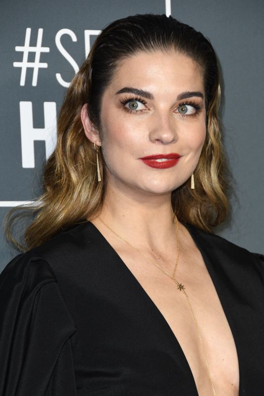 ANNIE MURPHY at 2019 Critics’ Choice Awards in Santa Monica 01/13/2019