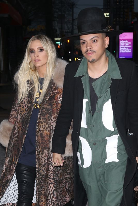 ASGLEE SIMPSON and Evan Ross Out in New York 01/07/2019