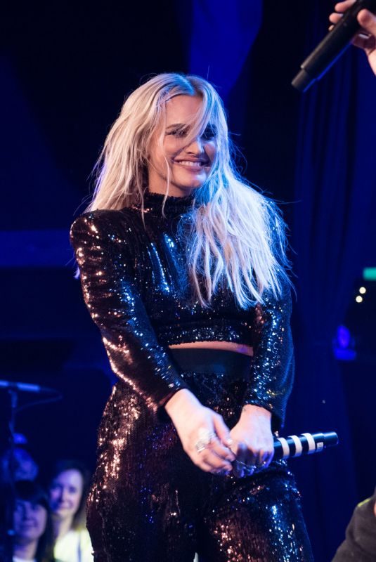 ASHLEE SIMPSON Preforms at Roxy Theatre in West Hollywood 01/18/2019