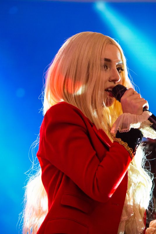 AVA MAX Performs at Today Show 01/25/2019