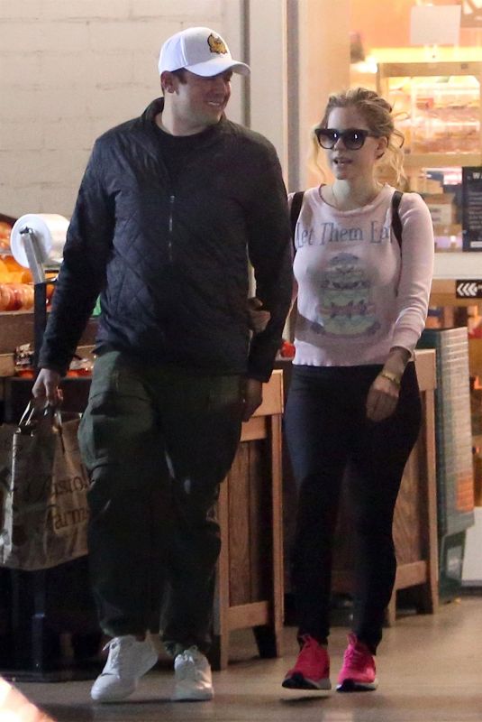 AVRIL LAVIGNE and Phillip Sarofim Out Shopping in Beverly Hills 01/21/2019