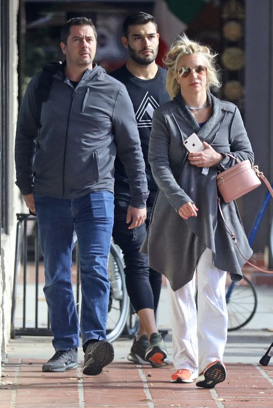 BRITNEY SPEARS Out in Encino 01/06/2019