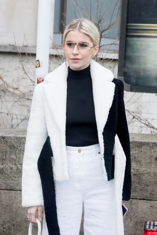 CAROLINE DAUR Arrives at Jacquemus Fashion Show in Paris 01/20/2019