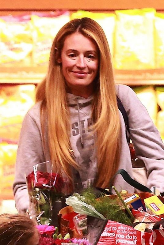 CAT DEELEY Shopping at Whole Foods in Beverly Hills 01/29/2019