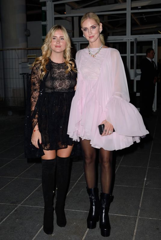 CHIARA and VALENTINA FERRAGNI at Giambattista Valli Fashion Show in Paris 01/21/2019