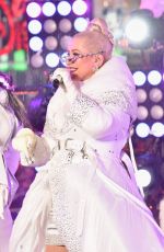 CHRISTINA AGUILERA Performs on New Year