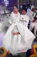 CHRISTINA AGUILERA Performs on New Year