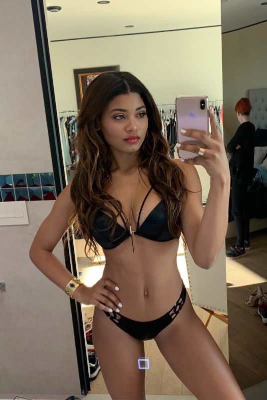 DANIELLE HERRINGTON - Instagram Pictures 01/04/2019