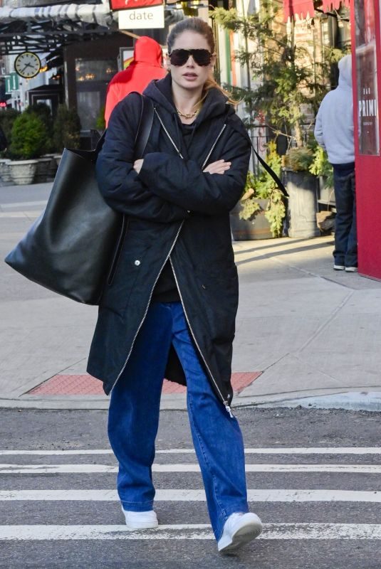 DOUTZEN KROES Out Shopping in New York 01/25/2019