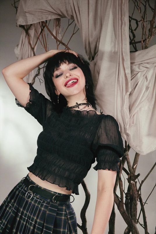 DOVE CAMERON for Cosmopolitan Magazine, January 2019 Issue