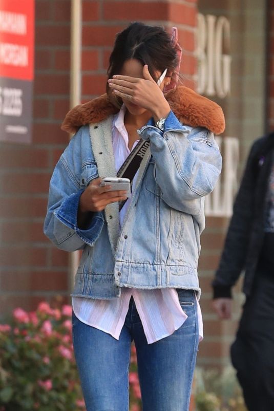 EIZA GONZALEZ Heading to a Dermatologist Appointment in Beverly Hills 01/17/2019