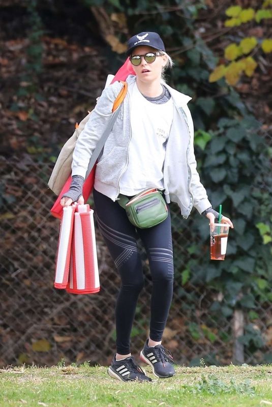 ELIZABETH BANKS at Her Son