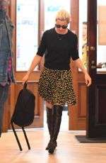 ELIZABETH BANKS Out for Lunch in Beverly Hills 01/22/2019