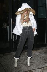 ELLE MACPHEROSN Leaves Her Hotel in New York 01/30/2019