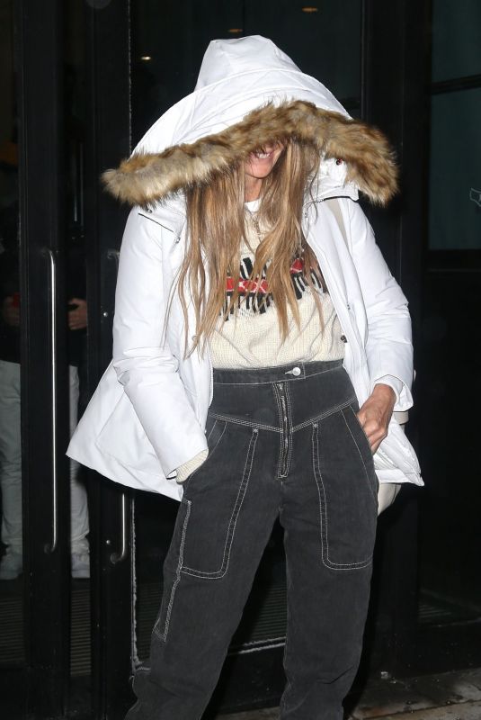 ELLE MACPHEROSN Leaves Her Hotel in New York 01/30/2019