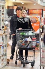 EMMA ROBERTS Shopping Grocery in Los Angeles 01/17/2019