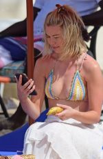 GEORGIA TOFFOLO Playing Card Game on the Beach in Barbados 01/11/2019