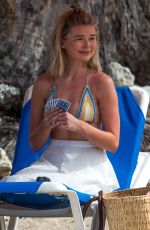 GEORGIA TOFFOLO Playing Card Game on the Beach in Barbados 01/11/2019