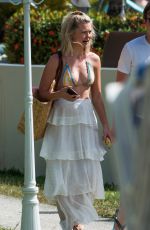 GEORGIA TOFFOLO Playing Card Game on the Beach in Barbados 01/11/2019