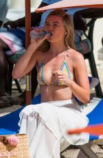 GEORGIA TOFFOLO Playing Card Game on the Beach in Barbados 01/11/2019