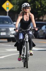 GOLDIE HAWN and Kurt Russell Riding Their Bikes Out in Pacific Palisades 01/26/2019