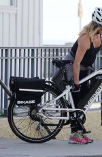 GOLDIE HAWN and Kurt Russell Riding Their Bikes Out in Pacific Palisades 01/26/2019