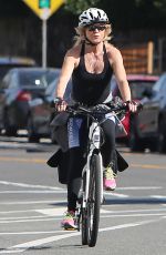 GOLDIE HAWN and Kurt Russell Riding Their Bikes Out in Pacific Palisades 01/26/2019