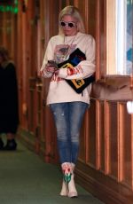 GWEN STEFANI Leaves a Medical Building in Beverly Hills 01/23/2019