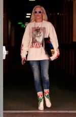 GWEN STEFANI Leaves a Medical Building in Beverly Hills 01/23/2019