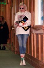 GWEN STEFANI Leaves a Medical Building in Beverly Hills 01/23/2019