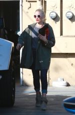 GWEN STEFANI Leaves a Nail Salon in Los Angeles 01/10/2019