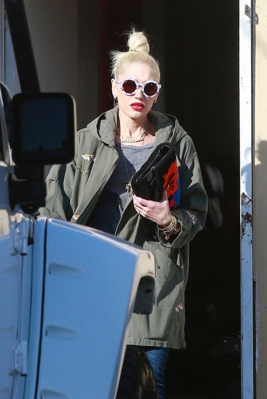 GWEN STEFANI Leaves a Nail Salon in Los Angeles 01/10/2019