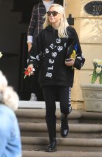 GWEN STEFANI Leaves Her Parent