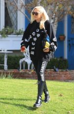 GWEN STEFANI Leaves Her Parent