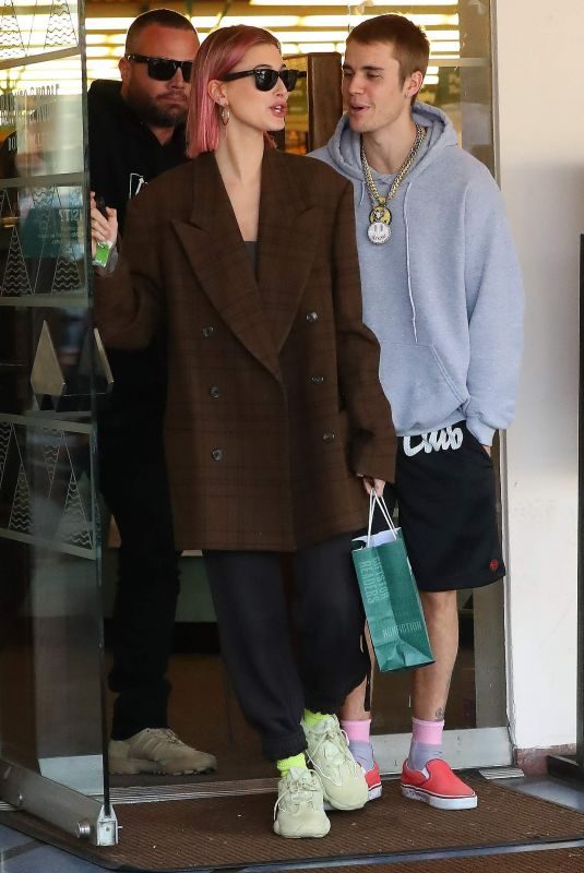 HAILEY and Justine Bieber Leaves Barnes and Noble in Los Angeles 01/11/2019