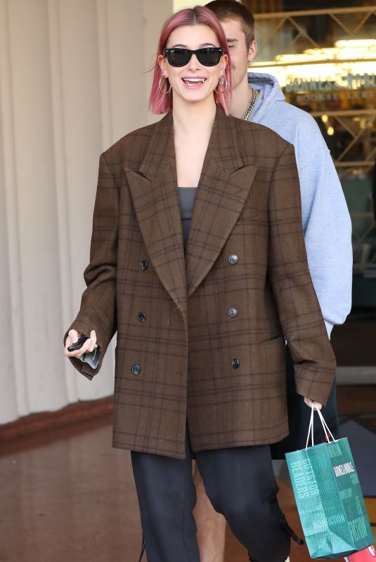 HAILEY BIEBER Shows off Her New Hair Color at Barnes and Boble in Beverly HIlls 01/11/2019