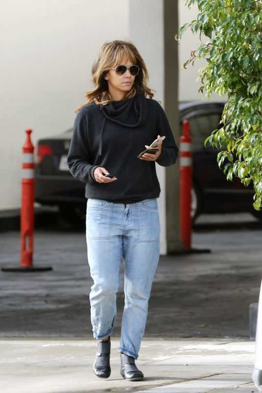 HALLE BERRY Leaves Dentist Office in Beverly Hills 01/18/2019