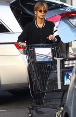 HALLE BERRY Shopping at Ralph