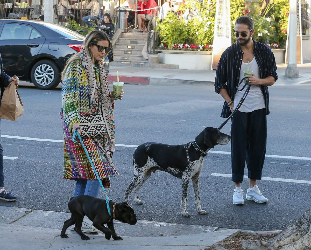 HEIDI KLUM and Tom Kaulitz Out with Their Dog in Los Angeles 12/31/2018 ...