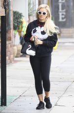 HOLLY MADISON Heading to Yoga Class in Los Angeles 01/18/2019