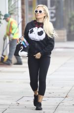 HOLLY MADISON Heading to Yoga Class in Los Angeles 01/18/2019