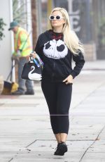 HOLLY MADISON Heading to Yoga Class in Los Angeles 01/18/2019