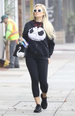 HOLLY MADISON Heading to Yoga Class in Los Angeles 01/18/2019