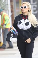 HOLLY MADISON Heading to Yoga Class in Los Angeles 01/18/2019